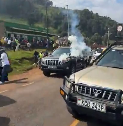 allies of Gachagua being teargassed. PHOTO/Screengrab by K24 Digital/https://web.facebook.com/watch/live/?mibextid=rS40aB7S9Ucbxw6v&ref=watch_permalink&v=766764179155329
