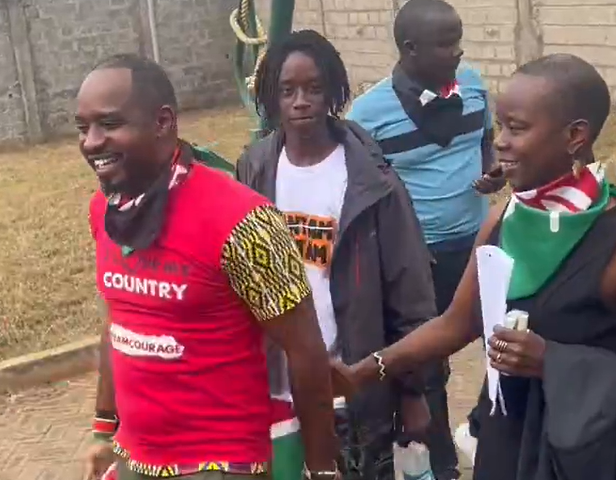 Boniface Mwangi addresses supporters after his release