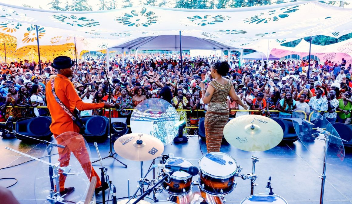 Baby Top and Samidoh performing during 'Ngemi Cia Ruraya'. PHOTO/https://www.facebook.com/BabieTops