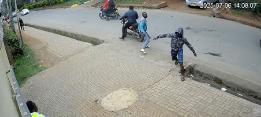 Goons force entry into the Kenya Human Rights Commission offices in Lavington . PHOTO/@theKHRC