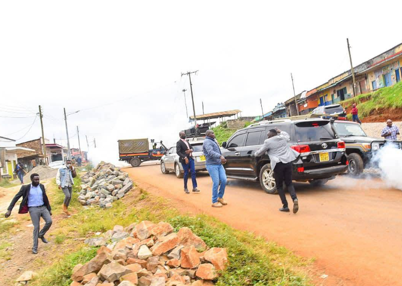 Senator Methu, far left, with other leaders during the standoff in Murang’a. PHOTO/https://www.facebook.com/photo?fbid=1324030989726464&set=pcb.1324031366393093