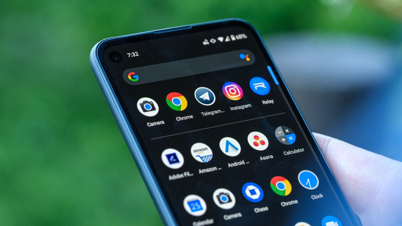 Stop! These 5 small habits are silently killing your phone