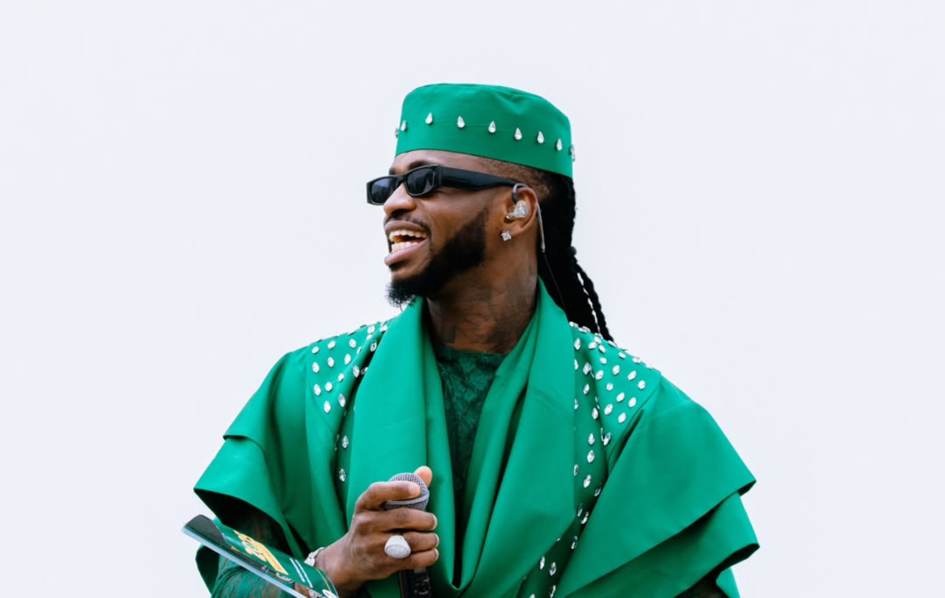 Diamond pulls down posts praising Samia Suluhu after fans threaten to boycott him