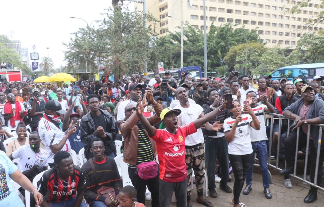 Kenyans in Nairobi CBD watching Harambee Stars’ match against Zambia on Sunday, August 17, 2025, PHOTO/Kenna CLAUDE