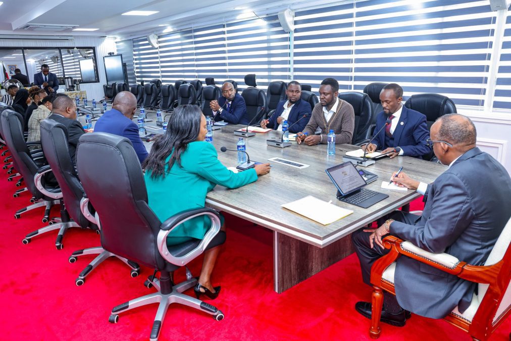Health Cabinet Secretary Aden Duale addresses Kenya Dental Association officials during a meeting in Nairobi on August 11, 2025. PHOTO/@HonAdenDuale/X