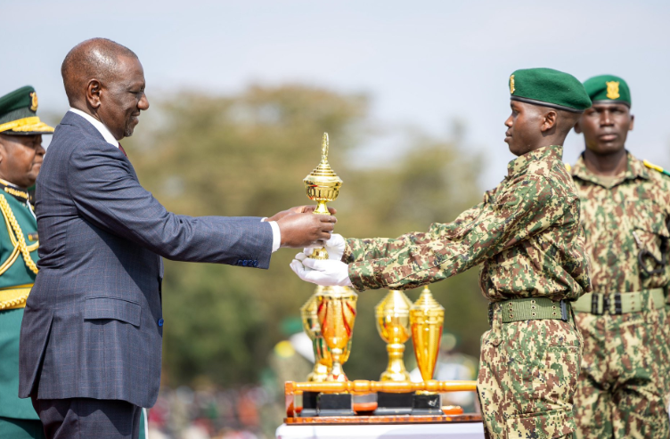 Ruto motivates young Kenyans to aim high, recalls walking barefoot to school