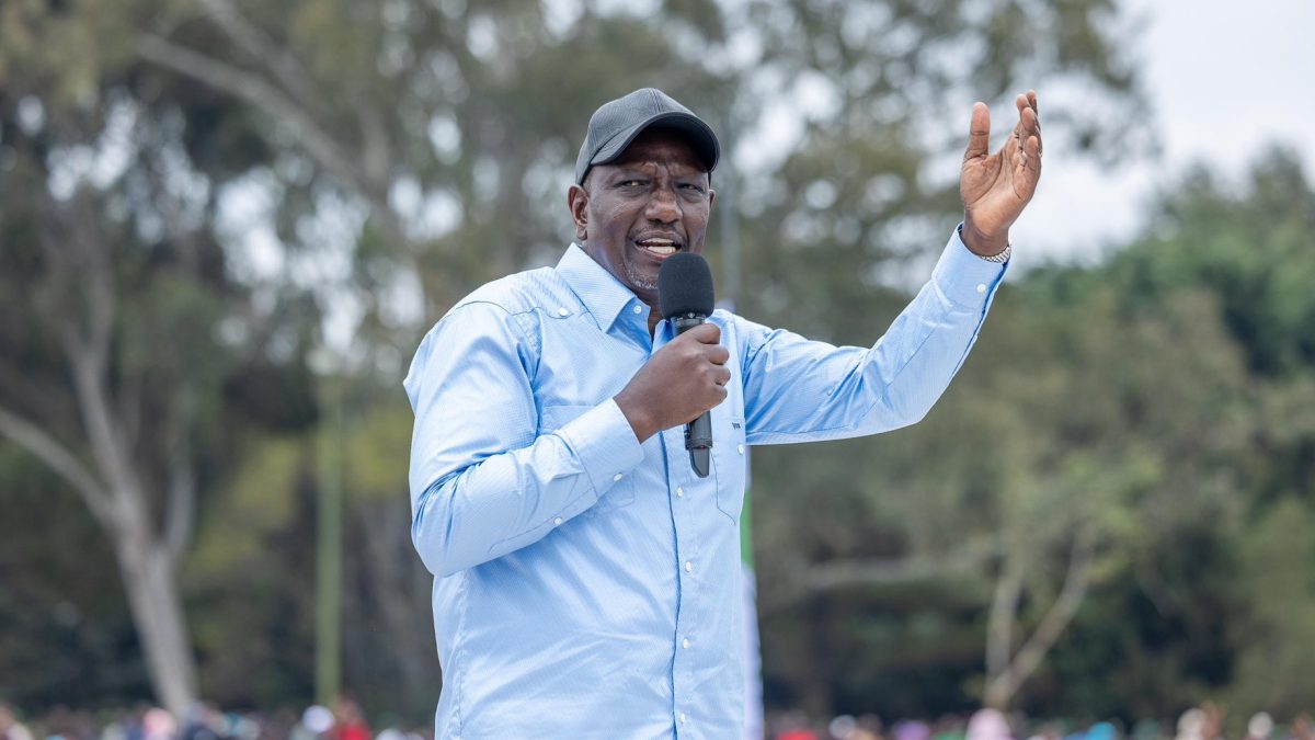 Crowd cheers as Ruto praises Raila for stabilising Kenya’s economy