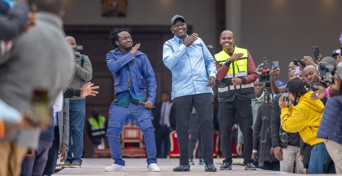 President William Ruto and Kelvin Bahati dancing at State House. PHOTO/https://www.facebook.com/williamsamoei