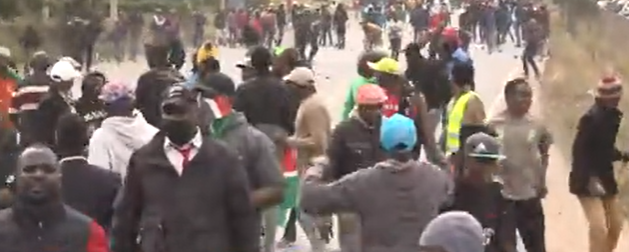 Supporters of DCP leader Rigathi Gachagua clash with goons along Mombasa Road. Screengrab by K24 Digital