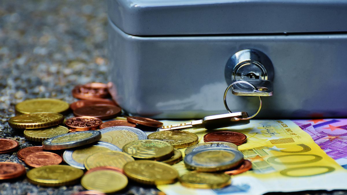 10 simple habits that will save you money every month