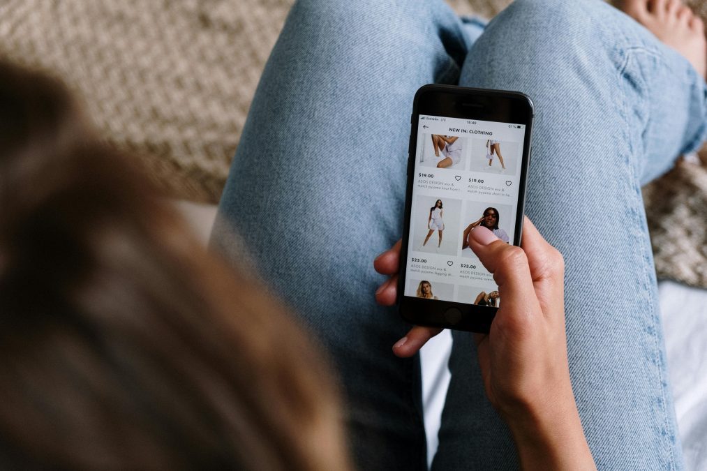 Smartphone user interacting with a e-commerce site. PHOTO/Pexels.
