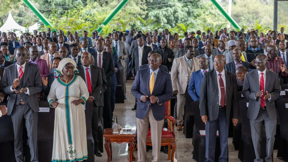 Ruto woos Turkana leaders with goodies during State House meeting