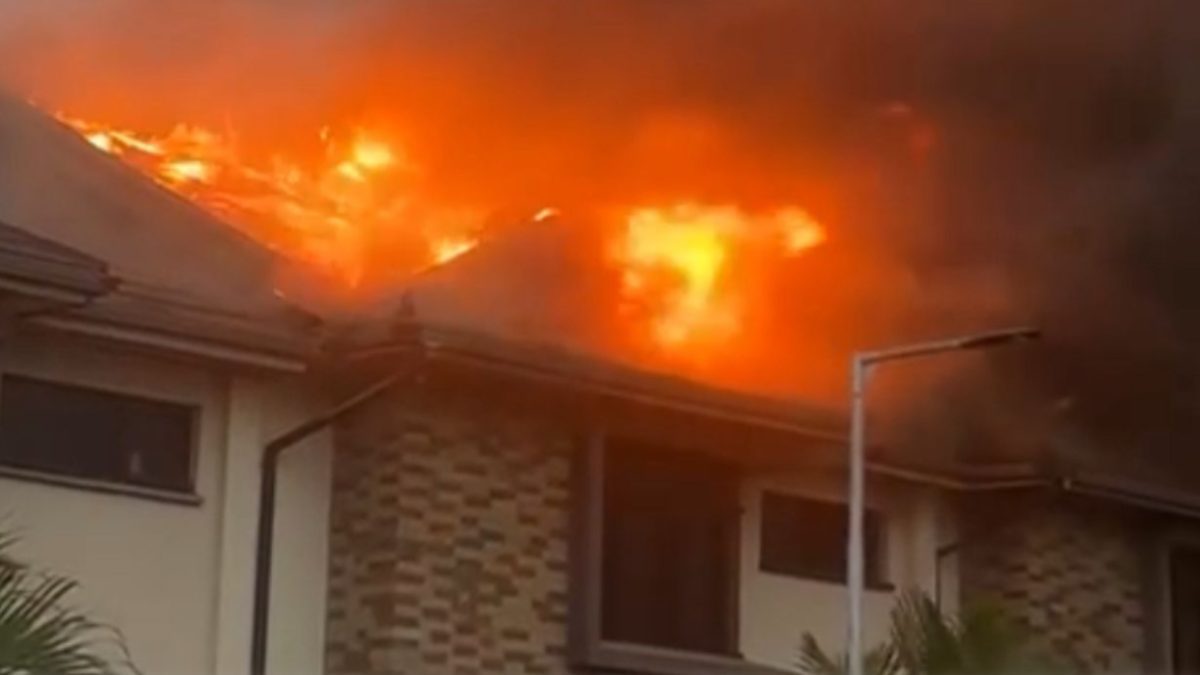 Fire at Katani Villas on Mombasa Road. PHOTO/Screengrab by K24 Digital
