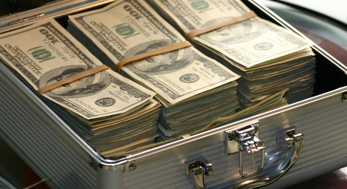 Money in a briefcase. Image used for representational purposes only in this article. PHOTO/Pexels