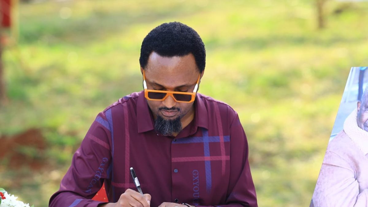 Karungo Thang’wa visits Kimani Ichung’wah’s Family for memorial of late father