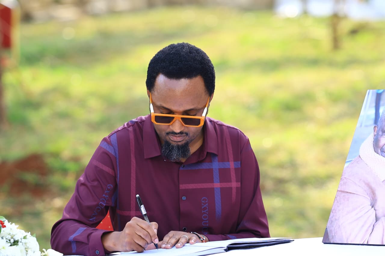 Karungo Thang’wa visits Kimani Ichung’wah’s Family for memorial of late father