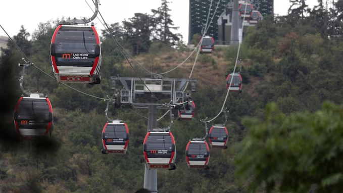 At least 7 people killed in a cable car accident