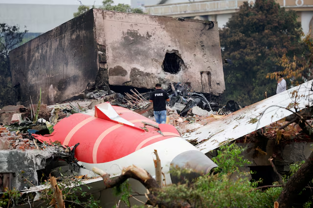 Aeroplane crash victims’ families sue Boeing over death of 260 people