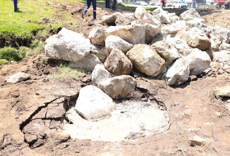 KeNHA gives geologists 10 days to probe sinkholes on Nakuru–Marigat Road