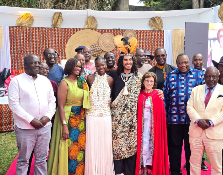 Retired President Uhuru Kenyatta. family and friends posing for a photo during the marriage ceremony of Evans Kidero's niece Michelle and her lover Jeff Stefanos. PHOTO/https://www.facebook.com/EvansKidero