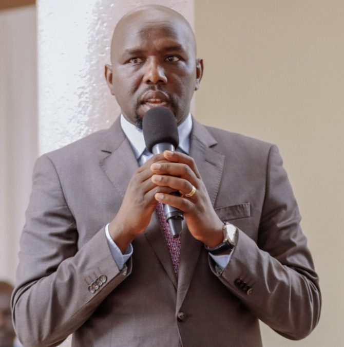 CS Kipchumba Murkomen speaks at Ichung'wah's Kiambu home on September 10, 2025./https://www.facebook.com/kimani.ichungwah.7