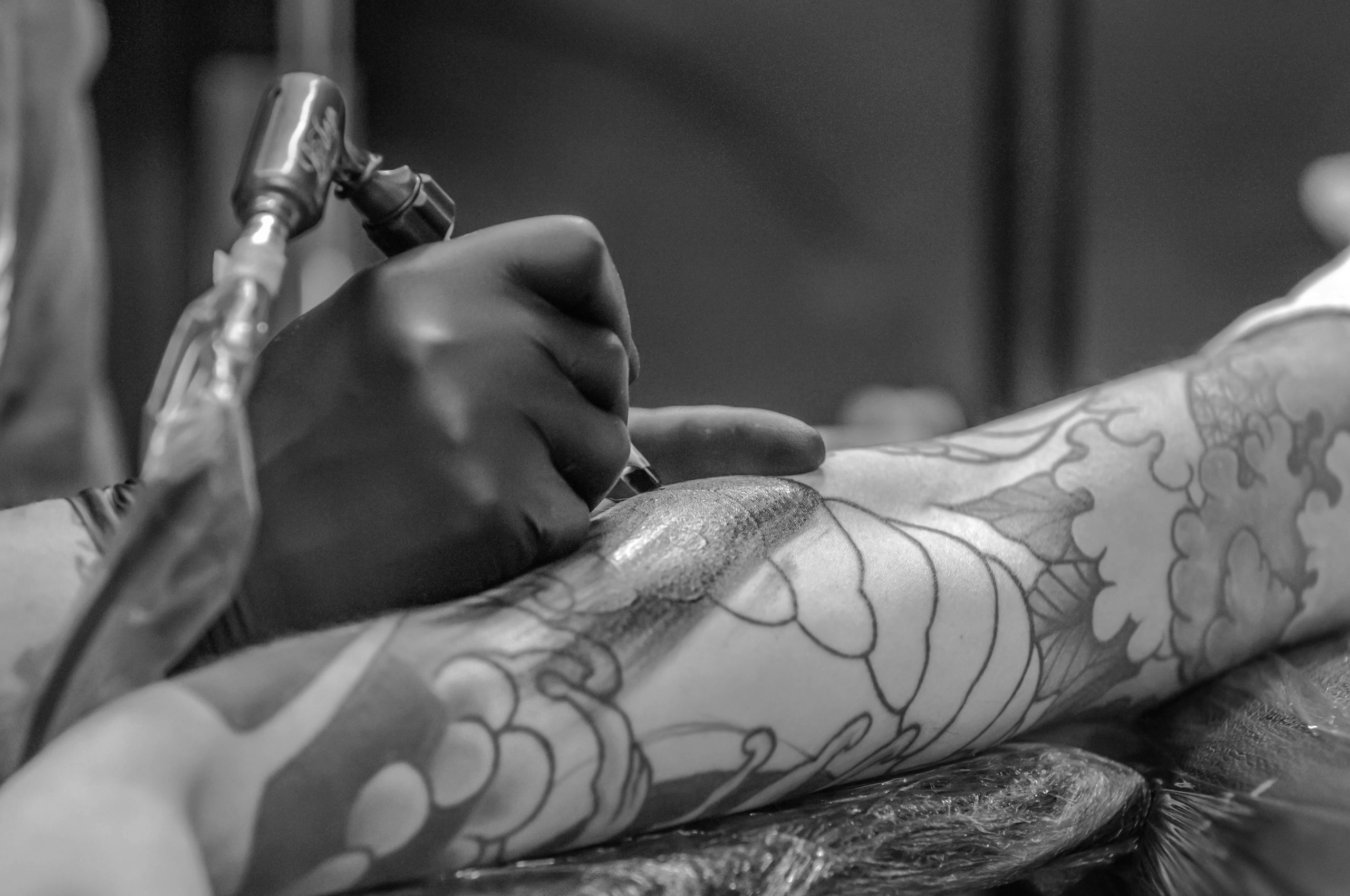 Parliament votes to allow tattooists to work without medical license