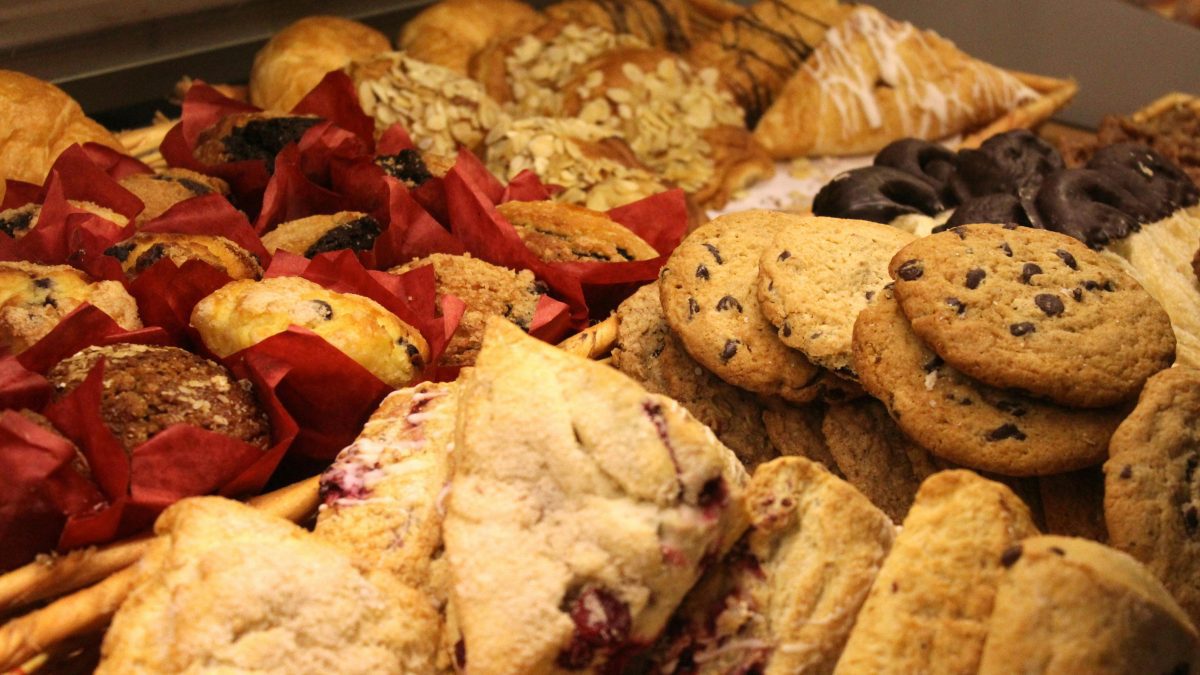 Croatian locals bake 9K apple pastries to enter Guinness Book of Records
