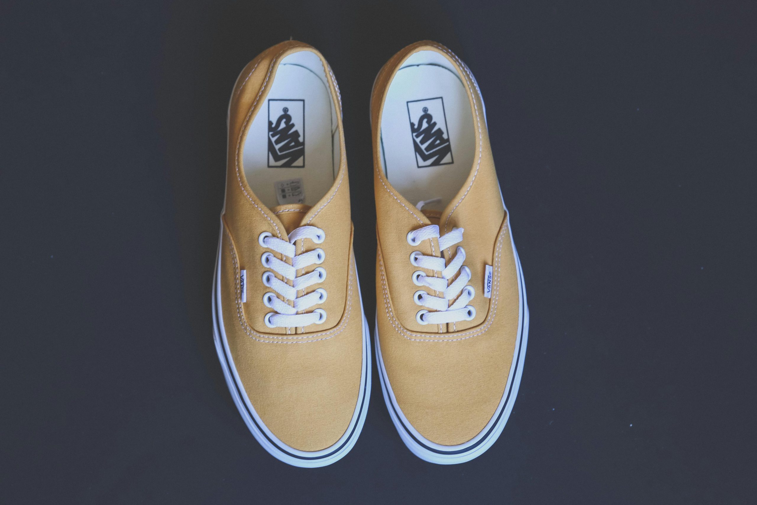 5 easy hacks to completely remove odour from your smelly shoes