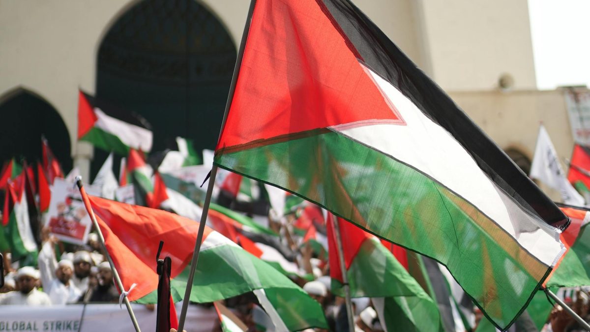  Palestinian flag raised outside embassy in London after UK recognition