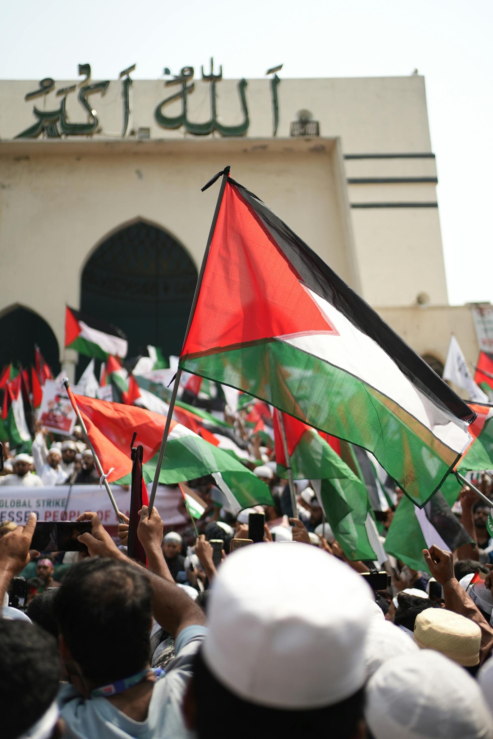  Palestinian flag raised outside embassy in London after UK recognition