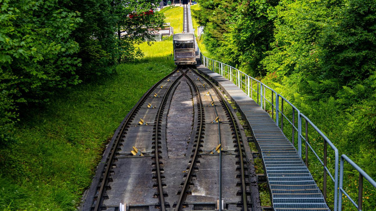 Report reveals cable failure behind deadly cliff railway accident