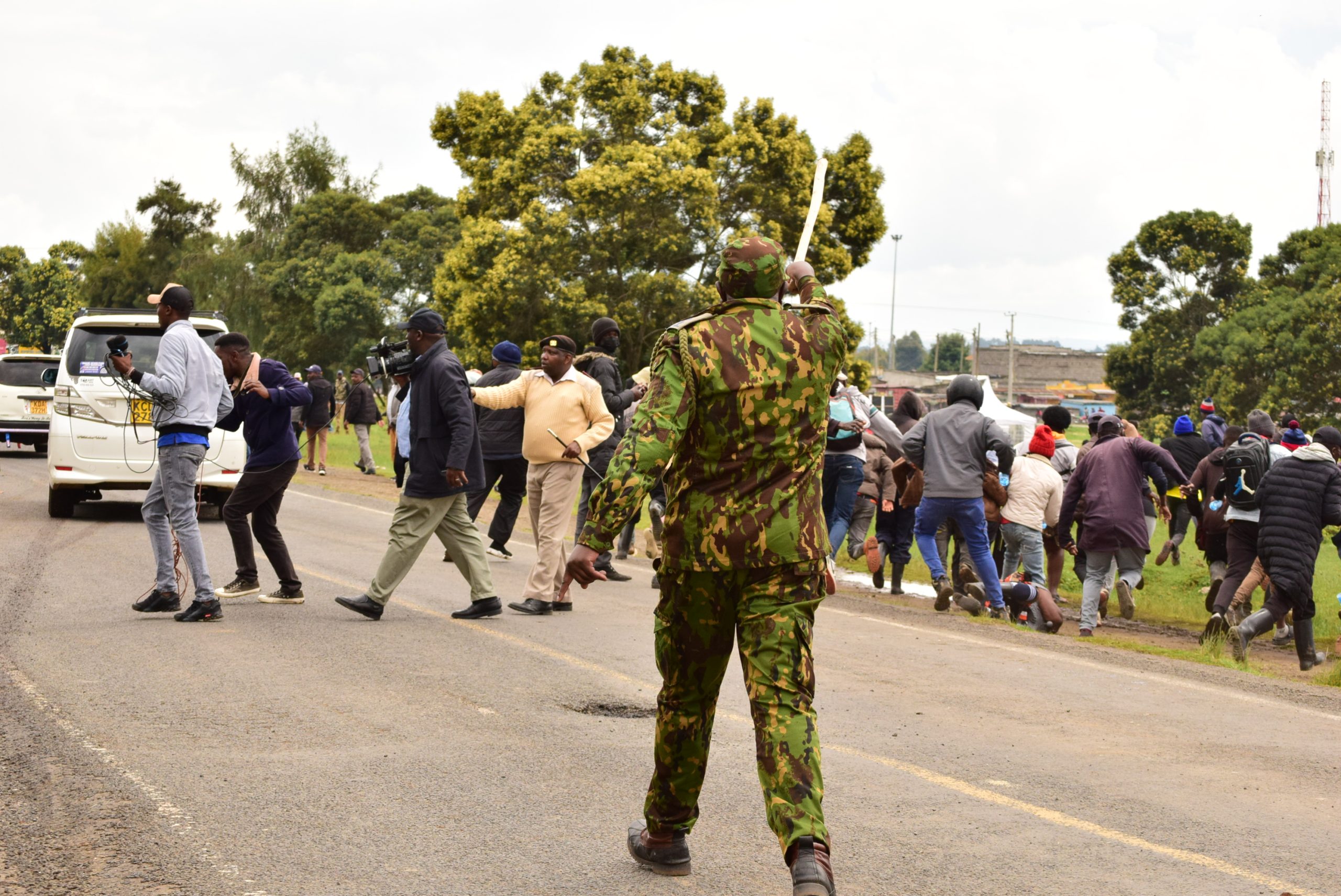 Police fire teargas as Nyandarua leaders clash over school