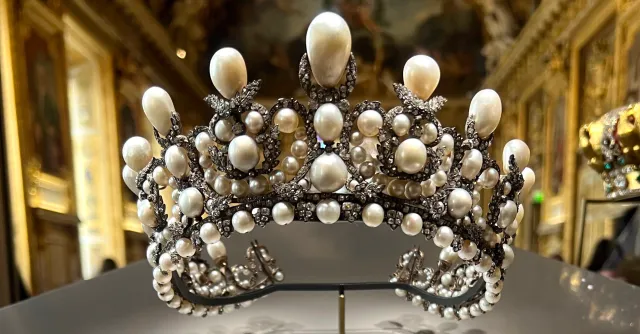 France’s most shocking heist: How thieves stole the nation’s crown jewels in just 8 minutes