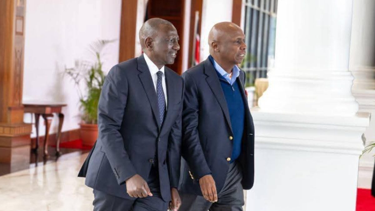 President William together together with Gidoen Moi at statehouse. PHOTO//https://www.facebook.com/photo/?fbid=1404037695064126&set=pcb.1404038971730665