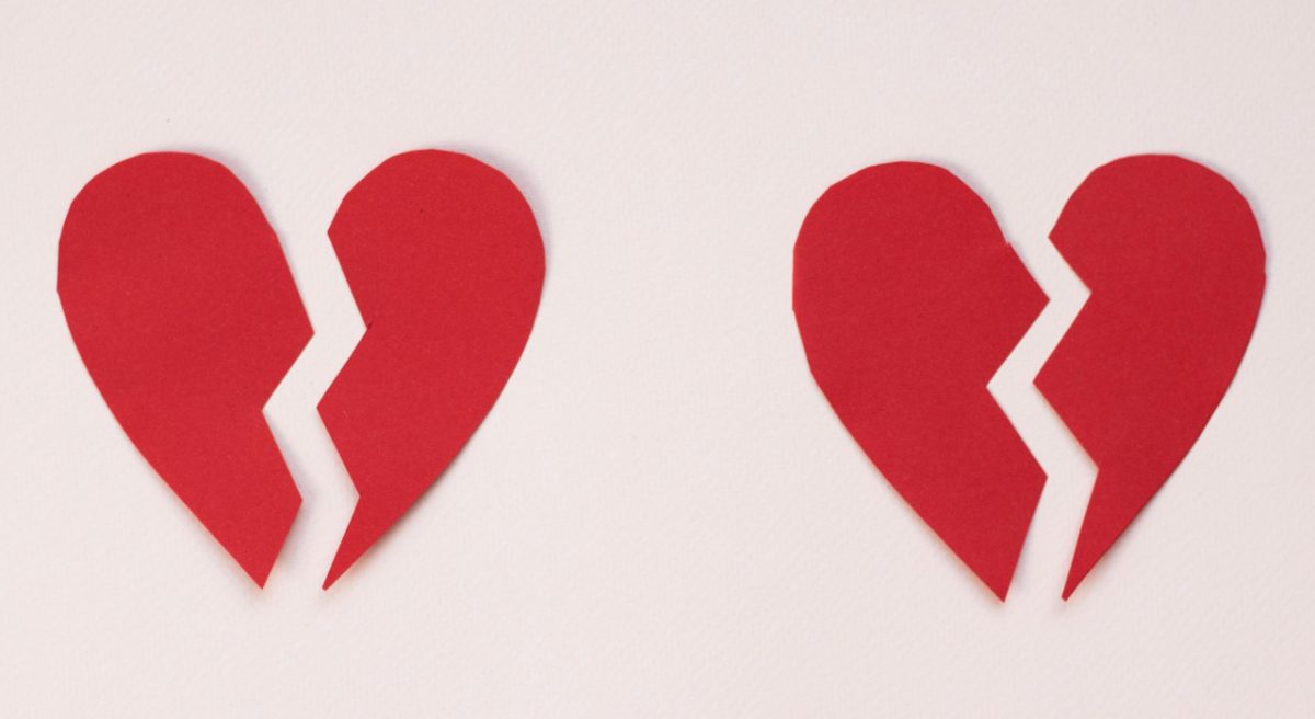 An illustration of broken hearts. PHOTO/@Pexels