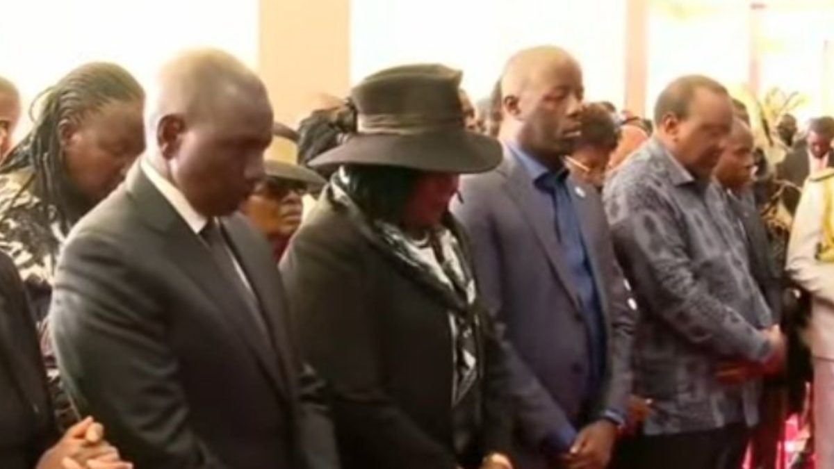 Ruto, Uhuru view Raila’s body at Kasarani