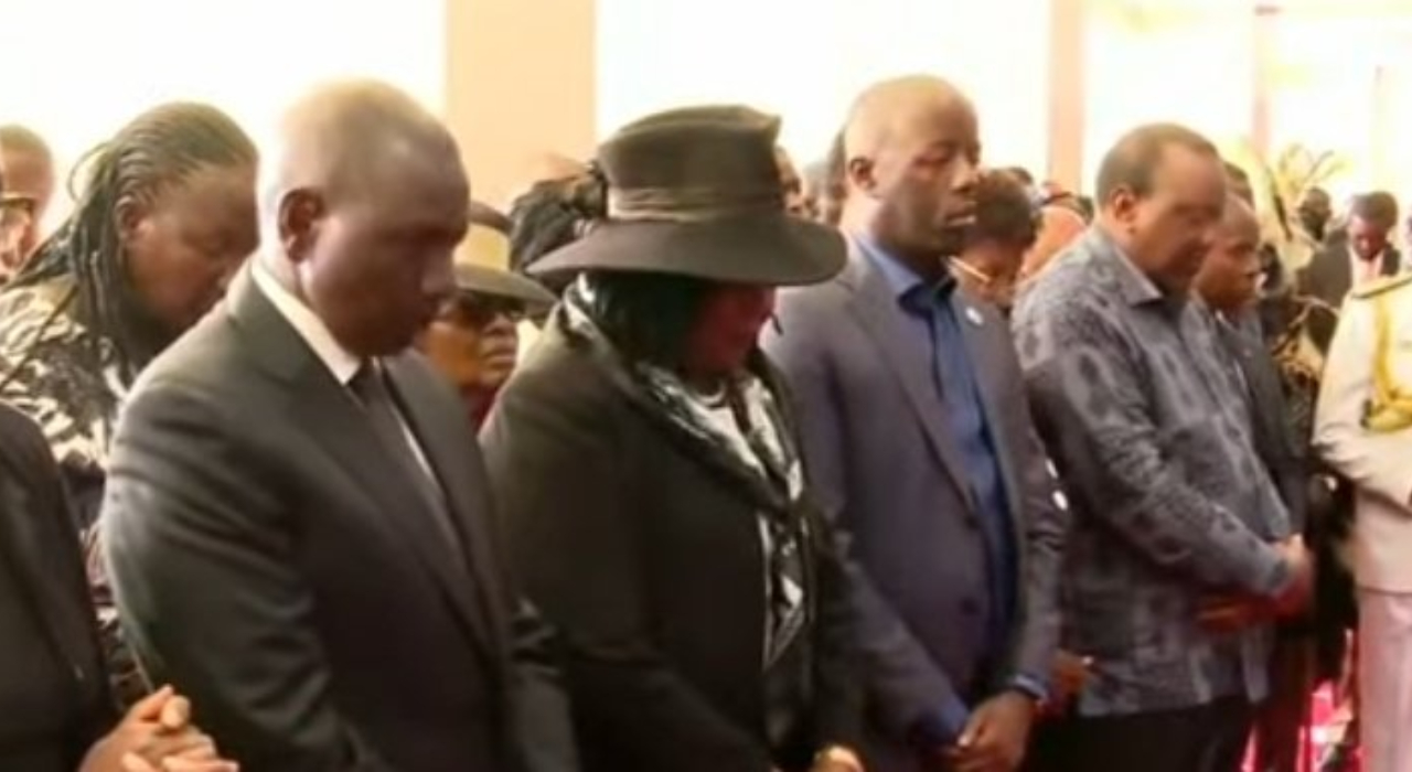 Ruto, Uhuru view Raila’s body at Kasarani