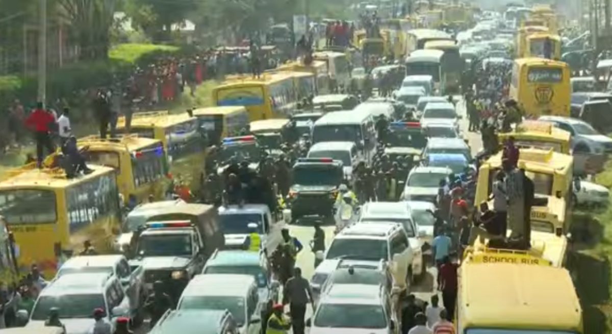 Congested vehicles along the road. PHOTO/Screengrab by K24 Digital