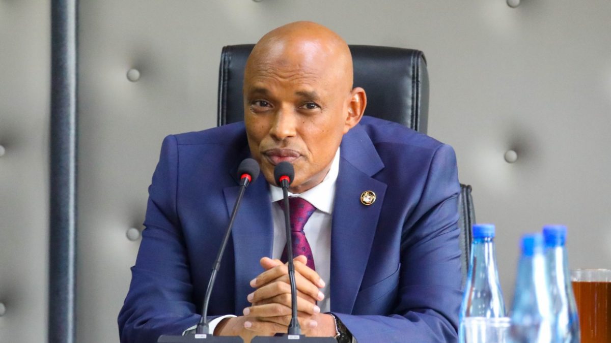 Mohamed Amin leads DCI team to comfort IG Kanja after losing his father