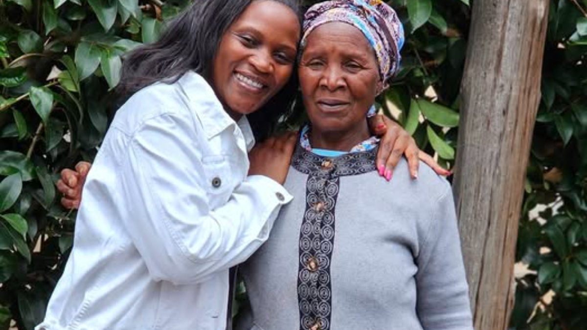 Content Creator Wajoy hugging her mum during a past event. PHOTO/https://web.facebook.com/joykakimathenge