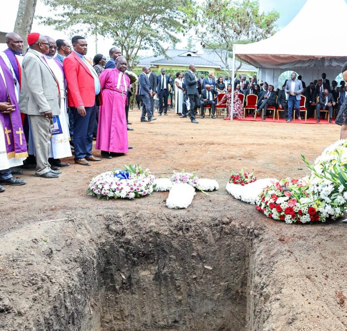 The burial of IG Kanja's father. PHOTO/https://web.facebook.com/nationalpoliceke