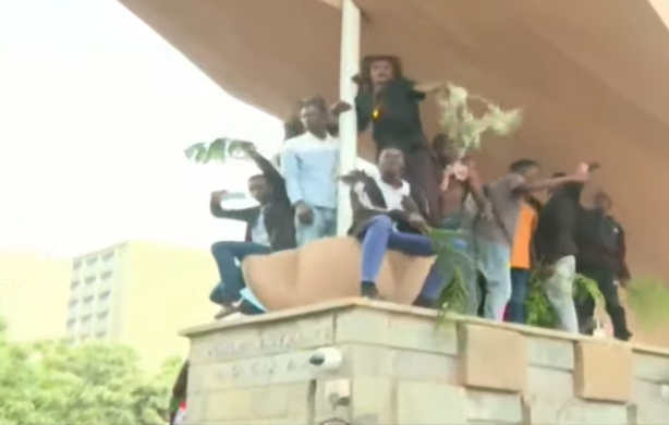 Chaos at Parliament as mourners scale perimeter wall ahead of Raila Odinga’s body viewing