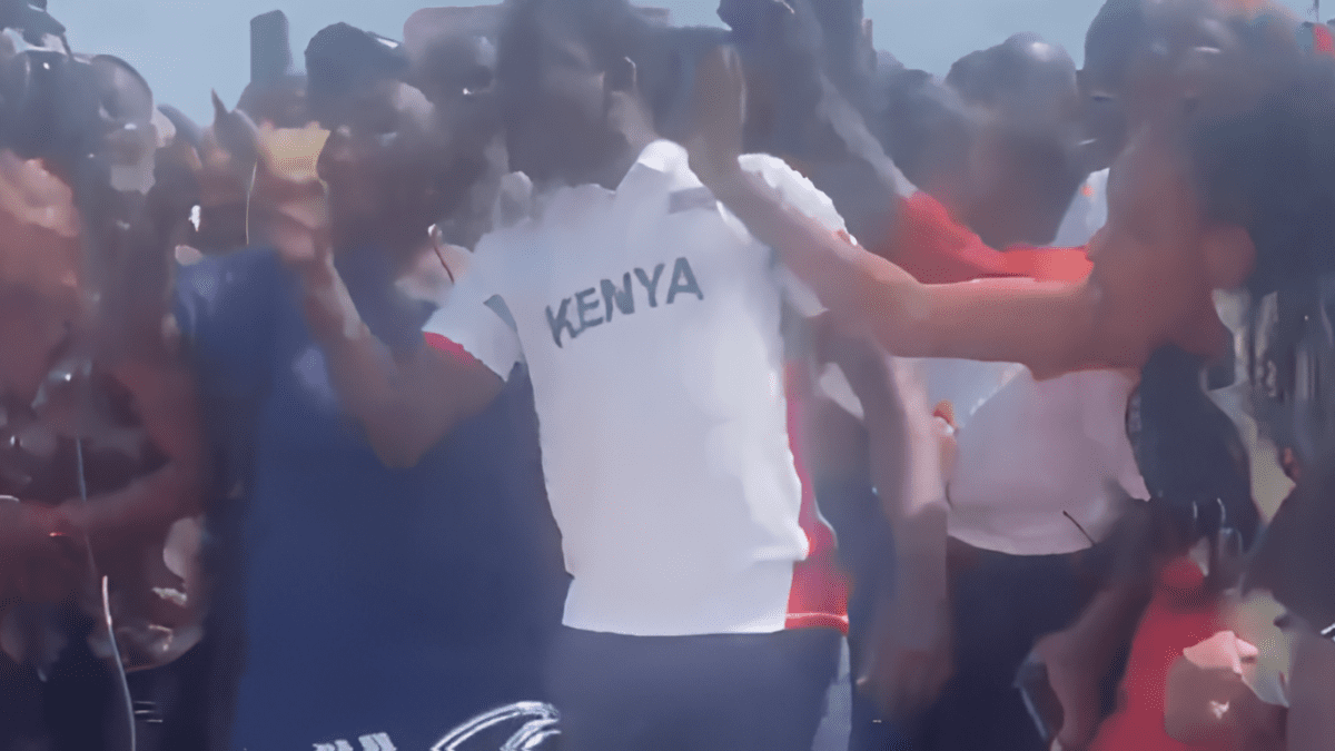 A group of Kenyans protests outside Raila's Karen home. PHOTO/Screengrab by K24 Digital