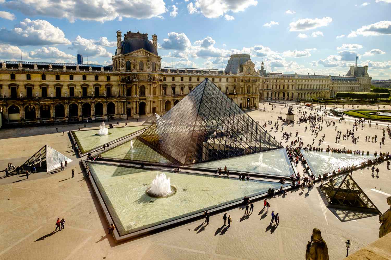 2 more charged over Louvre jewellery heist
