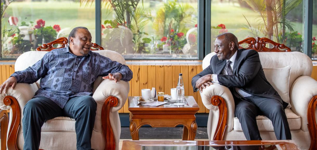 Ruto, Uhuru arrive at JKIA to receive Raila’s body