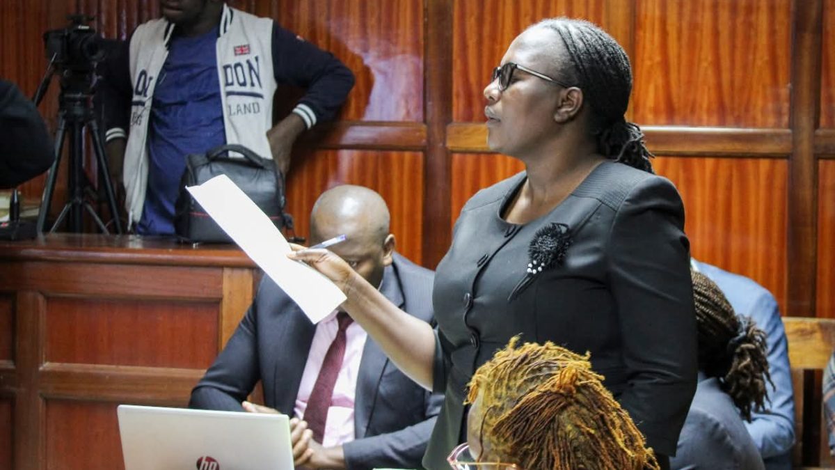 Prosecutor on the spot for intimidating Court Journalist