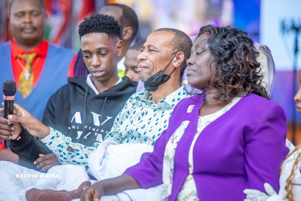 Kaluma Boy’s father pictured alongside his son and wife during their thanksgiving ceremony on Sunday, October 5, 2025. PHOTO/https://web.facebook.com/MinyonyoMaster