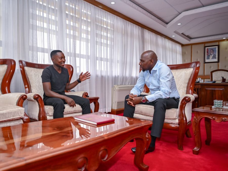 Murkomen having a conversation with TikToker Papa Lewisoo. PHOTO/https://web.facebook.com/OnesimusKipchumbaMurkomen