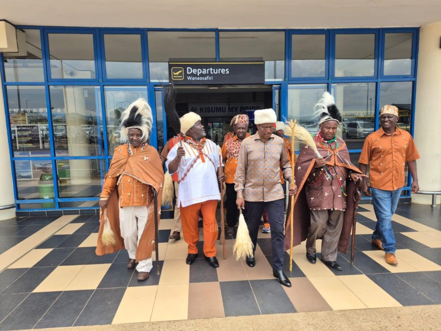 Kikuyu elders arrive at Kisumu Airport. PHOTO/Screengrab by K24 Digital