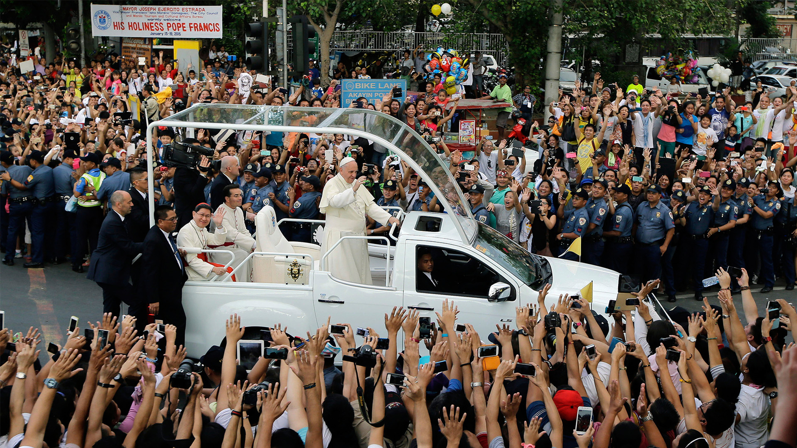 Pope Francis’ popemobile transformed into mobile clinic for Gaza children